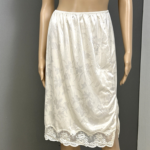 Vintage JCPenney Intimate Thoughts Adonna Half Slip Large Floral Jacquard Lace - Picture 1 of 7